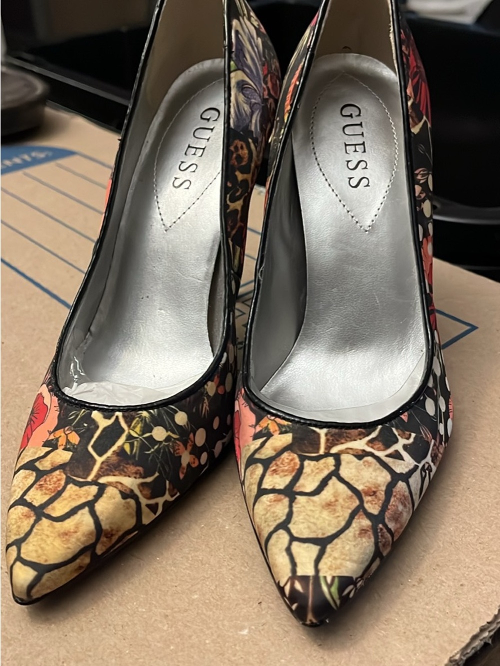 GUESS Women's Floral Multicolor Pointed-Toe Pumps - Black Base